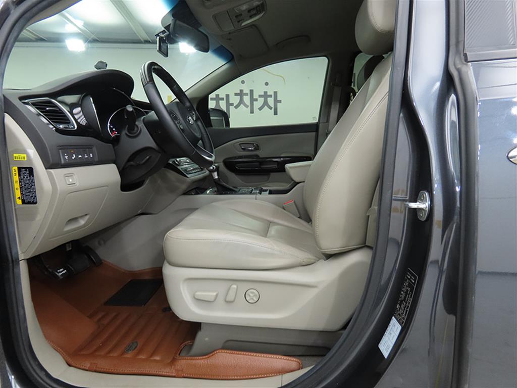 KIA Carnival - Vista 5