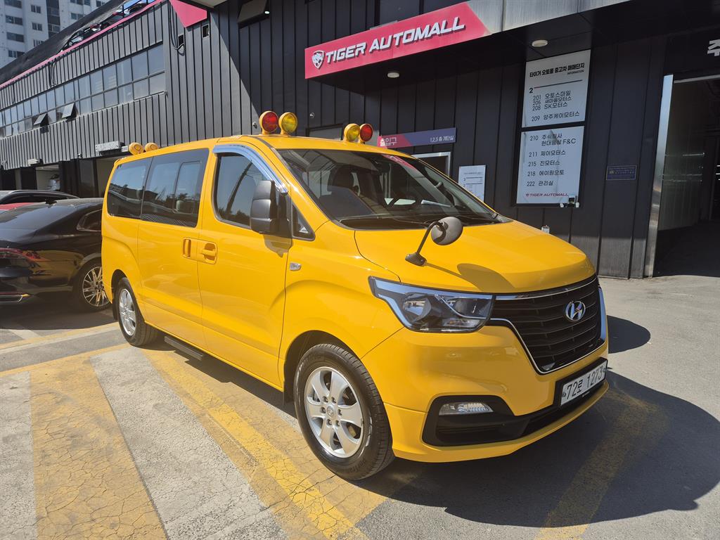 HYUNDAI Starex - Vista 2