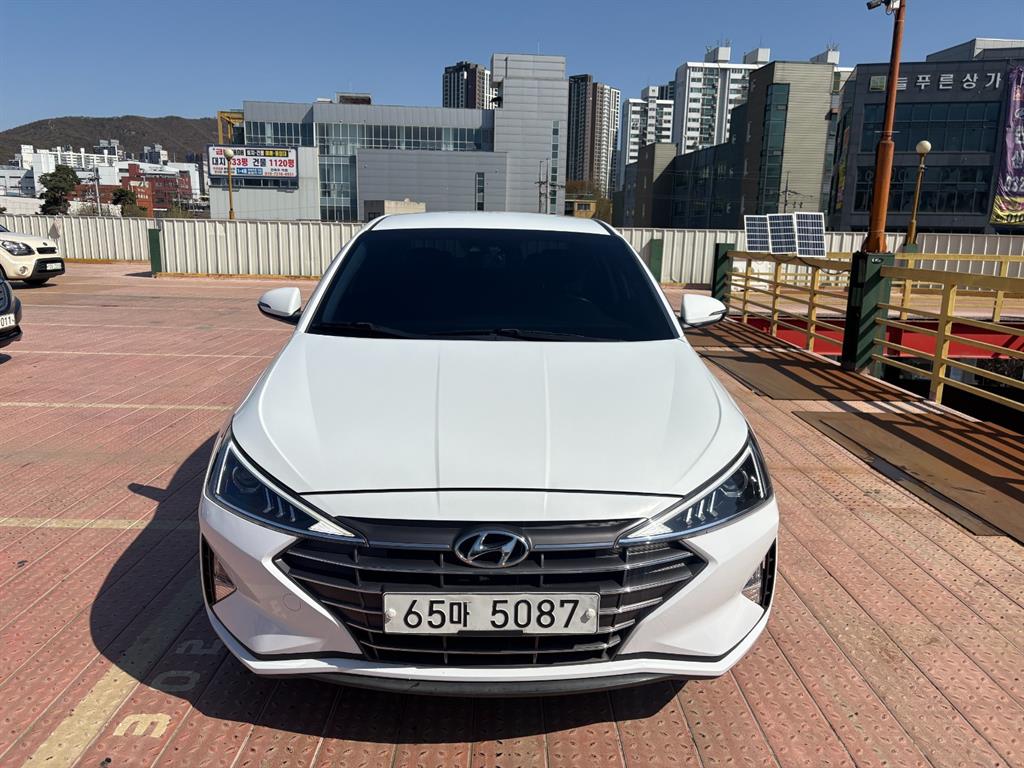 HYUNDAI Avante - Vista 3