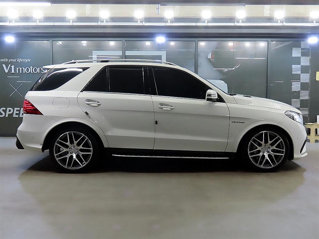 Mercedes Benz GLE Class - Vista 3