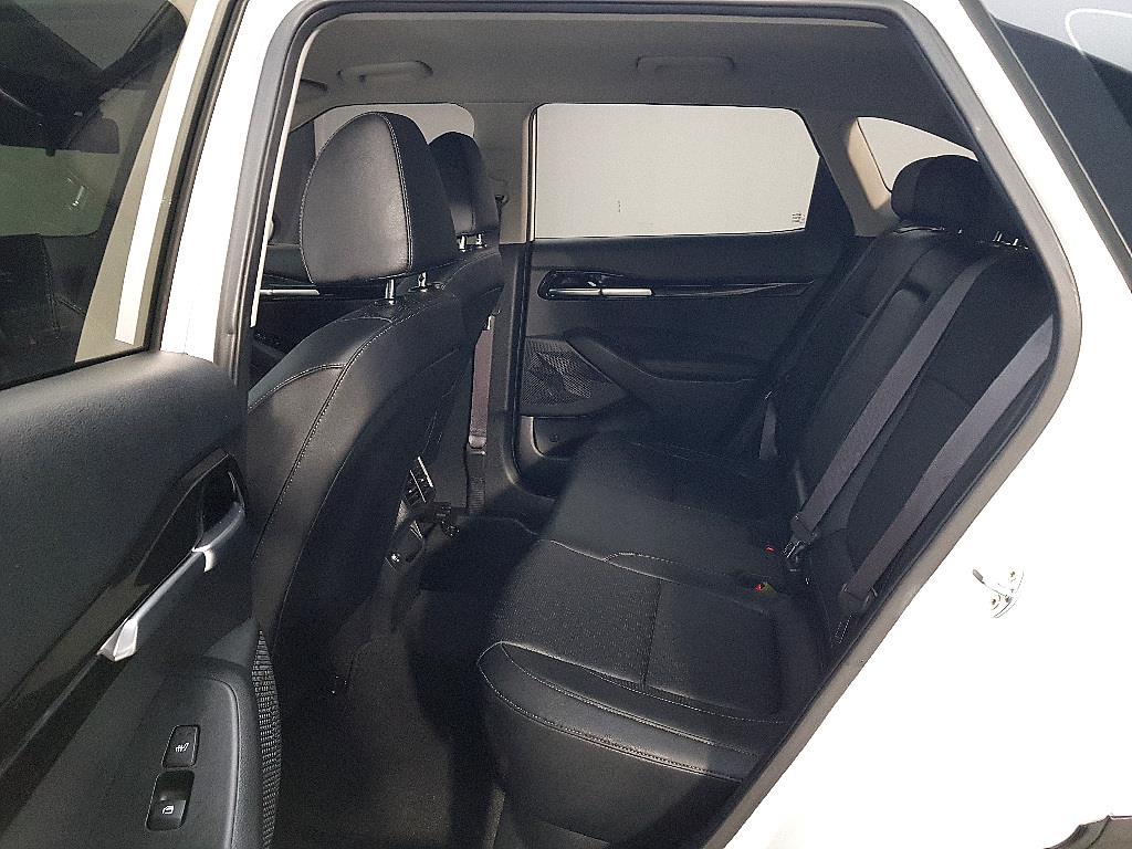 KIA Seltos - Vista 8