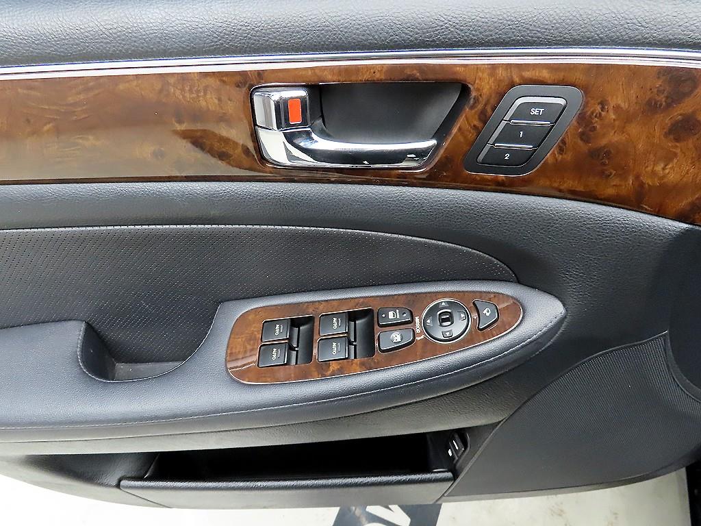 HYUNDAI Genesis - Vista 11