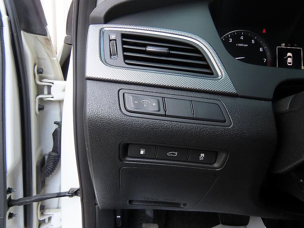 HYUNDAI Sonata - Vista 12