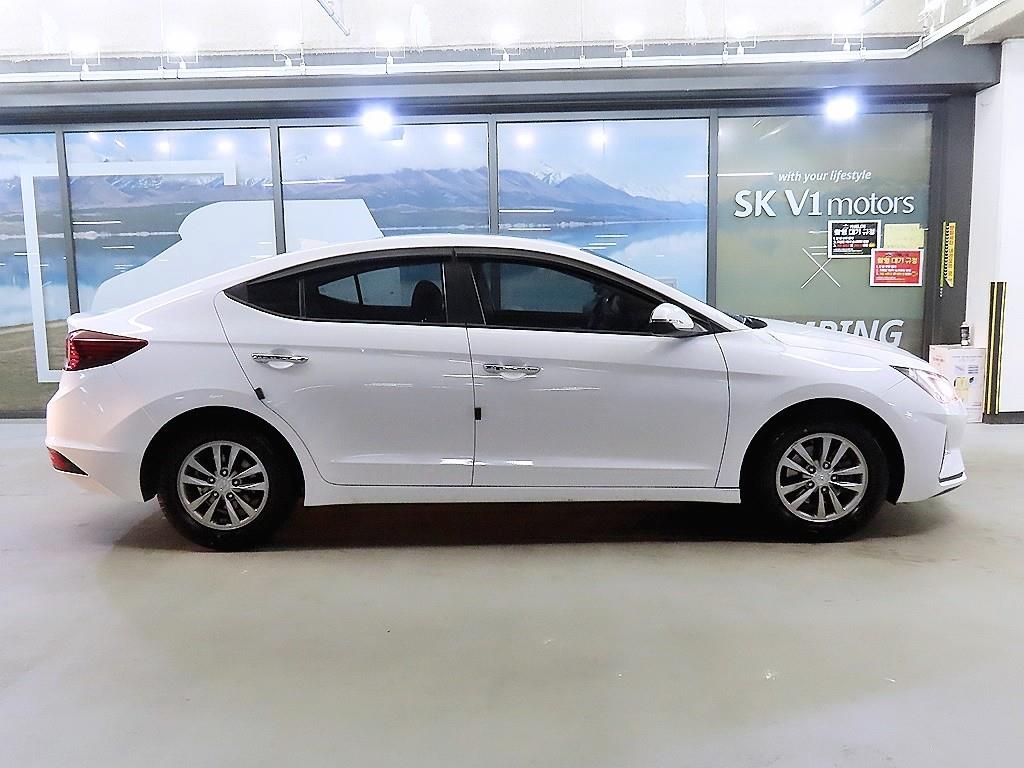 HYUNDAI Avante - Vista 3