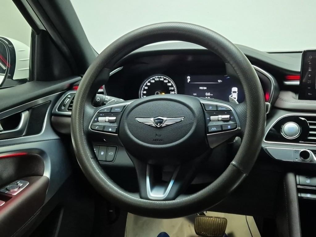 Genesis G70 - Vista 8