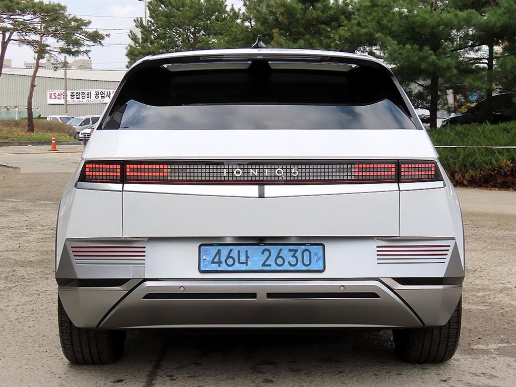 HYUNDAI Ioniq 5 - Vista 4