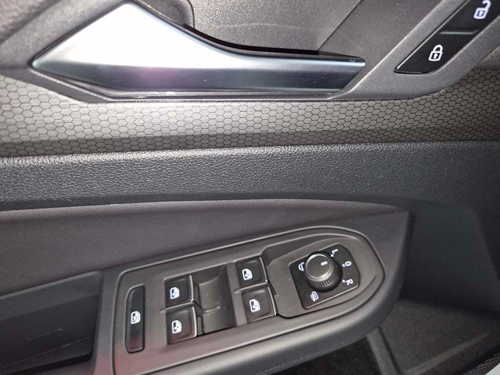 Volkswagen Golf - Vista 12