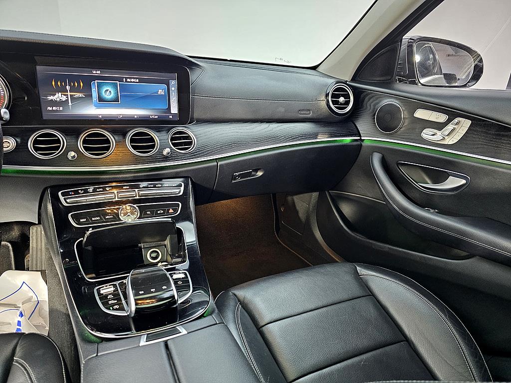 Mercedes Benz E class - Vista 10