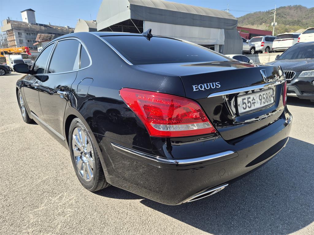 HYUNDAI Equus - Vista 6