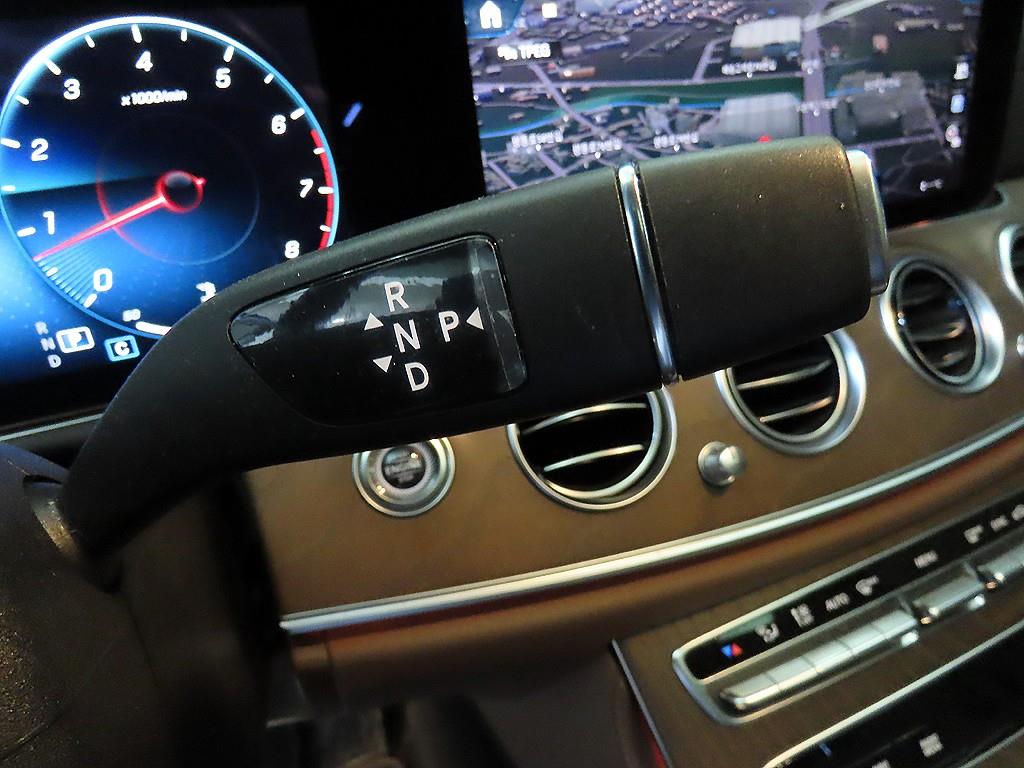 Mercedes Benz E class - Vista 12