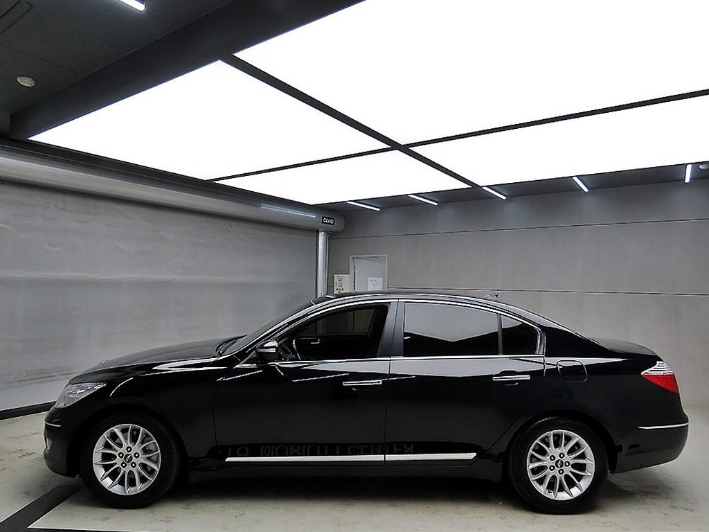 HYUNDAI Genesis - Vista 4