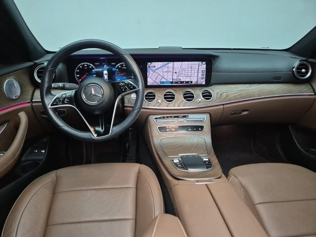 Mercedes Benz E class - Vista 7