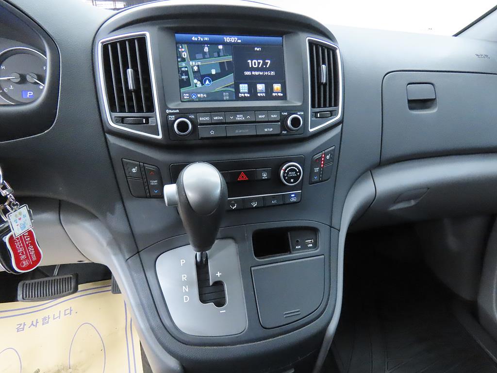 HYUNDAI Starex - Vista 9