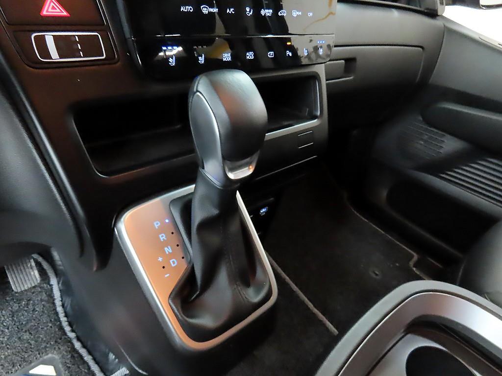 HYUNDAI Staria - Vista 10