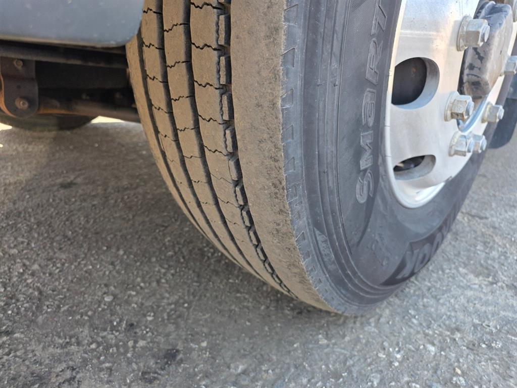 medium and large cargo truck - Vista 11