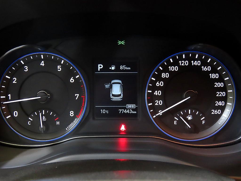 HYUNDAI Kona - Vista 9