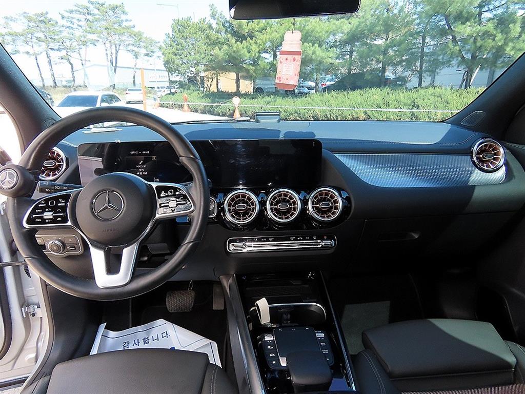 Mercedes Benz EQA - Vista 7