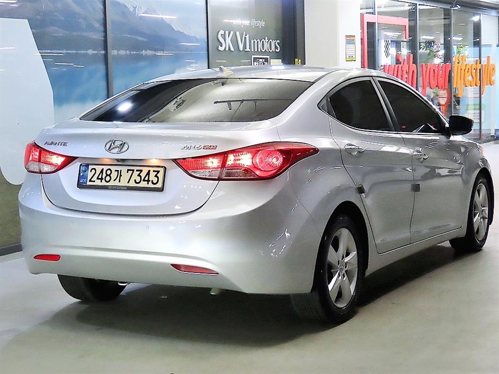 HYUNDAI Avante - Vista 4