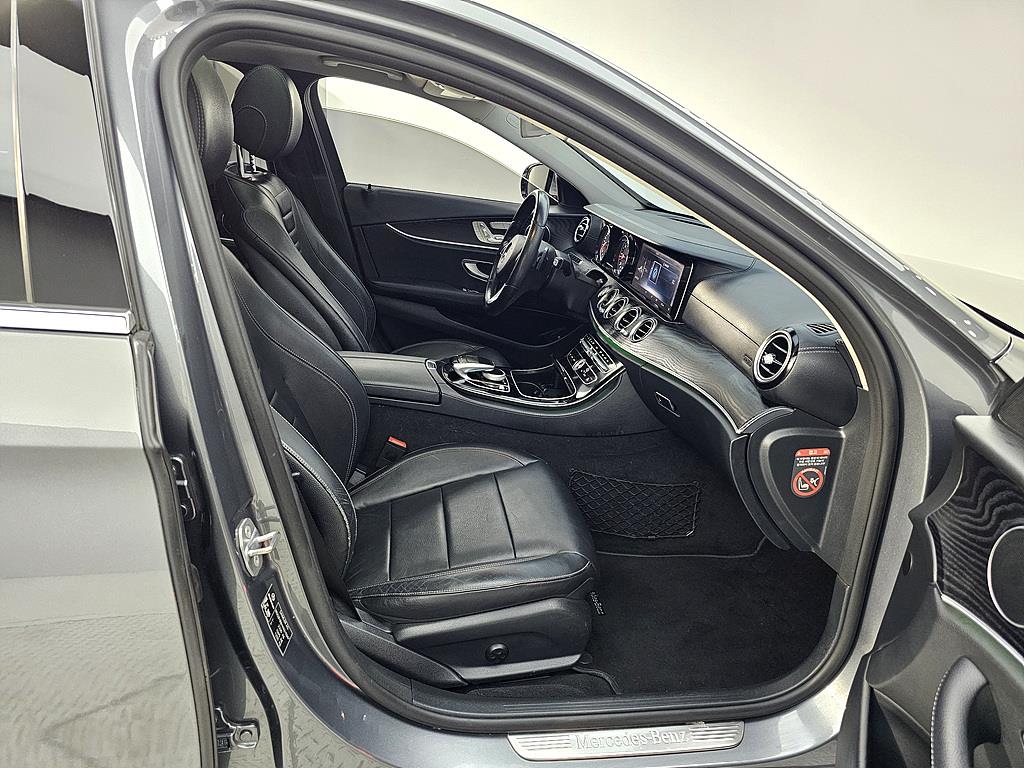 Mercedes Benz E class - Vista 11