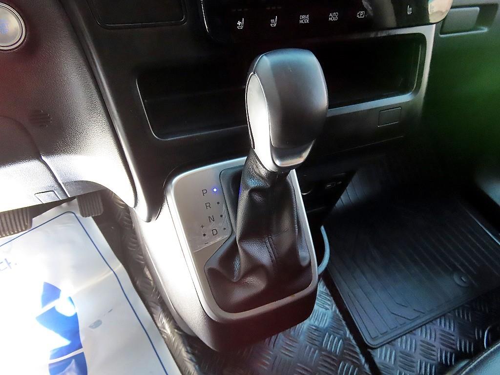 HYUNDAI Staria - Vista 10