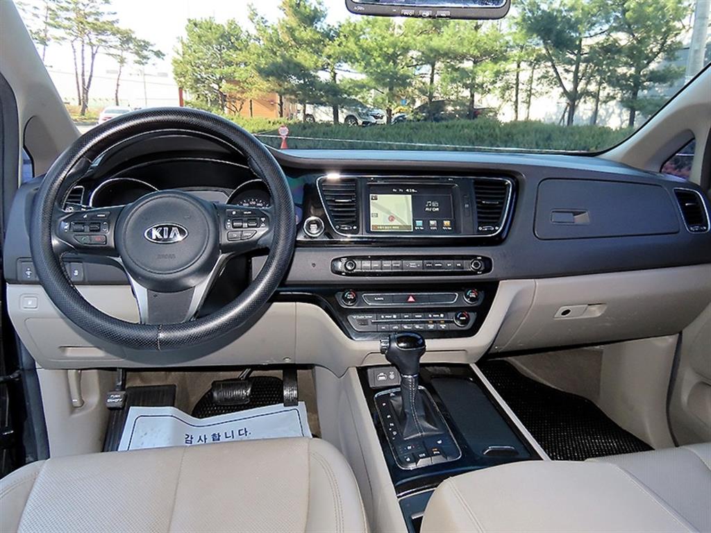 KIA Carnival - Vista 7