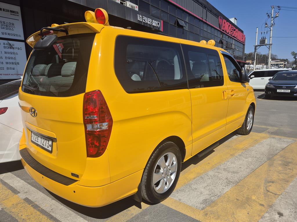 HYUNDAI Starex - Vista 4