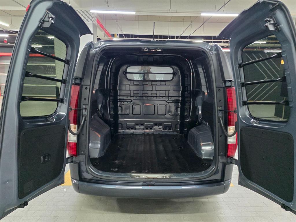 HYUNDAI Staria 2022 Gris - Importación desde Corea - HF Imports Iquique - Foto 18