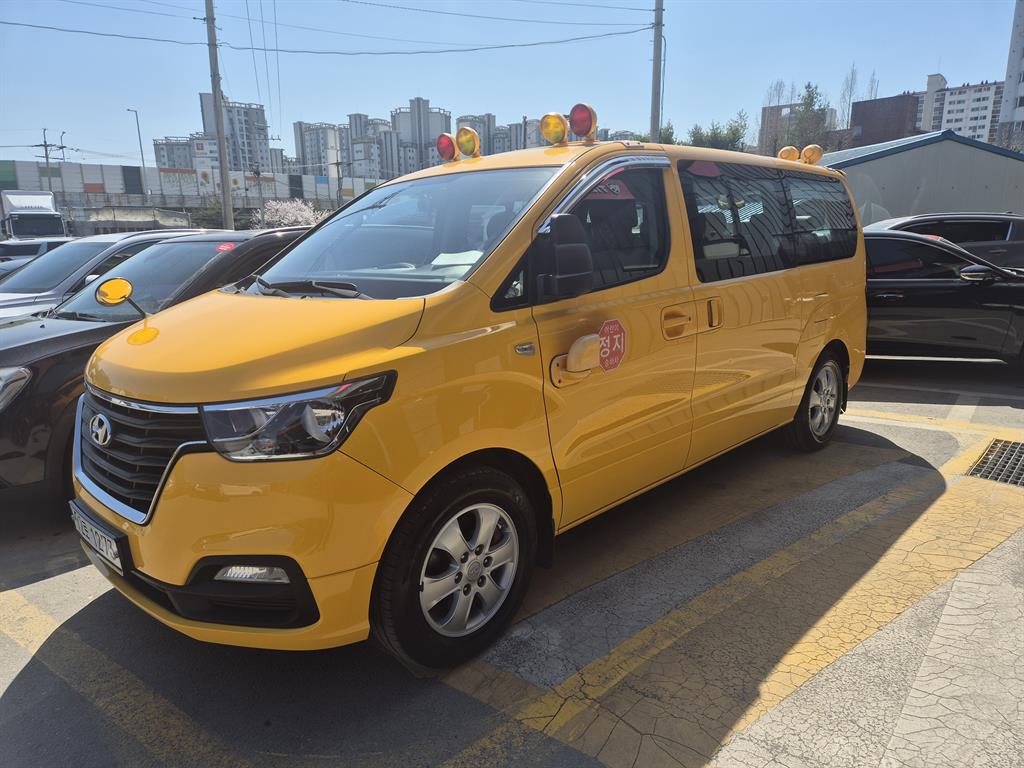 HYUNDAI Starex - Vista 5