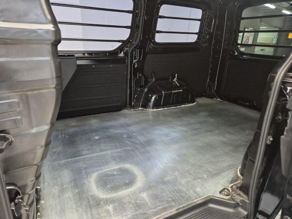 HYUNDAI Staria - Vista 12