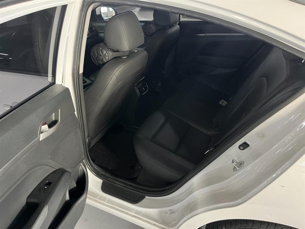 HYUNDAI Avante - Vista 7