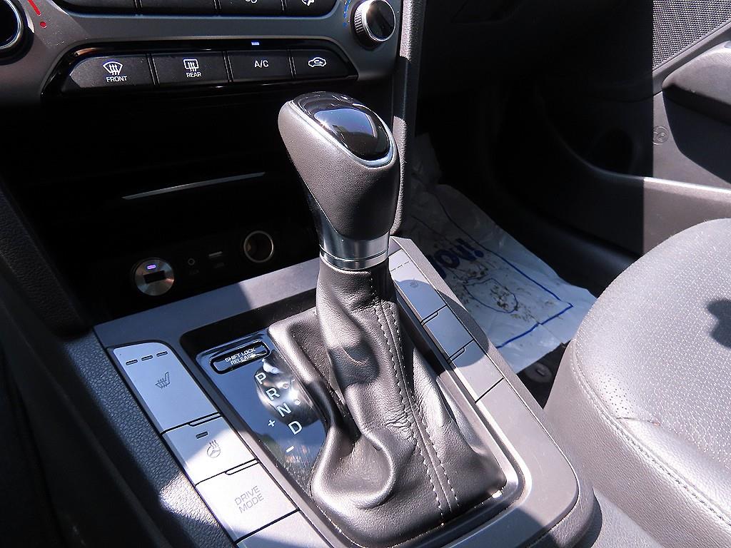 HYUNDAI Avante - Vista 11