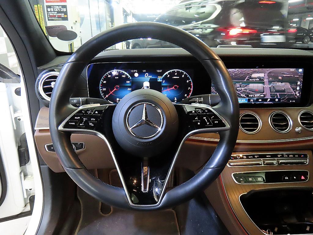 Mercedes Benz E class - Vista 8