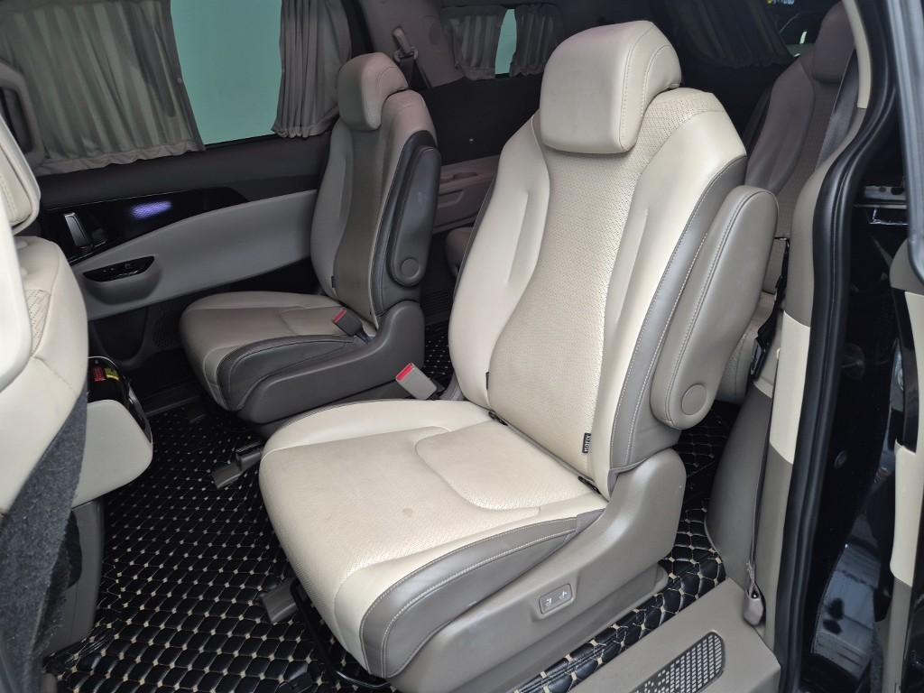 KIA Carnival - Vista 12