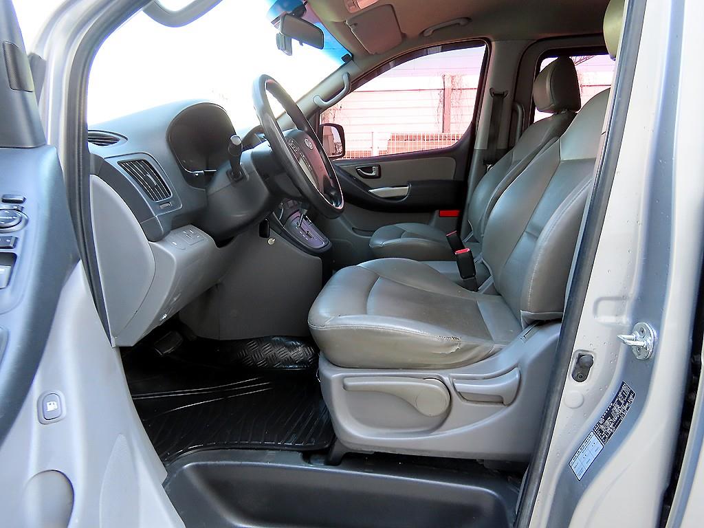 HYUNDAI Starex - Vista 5