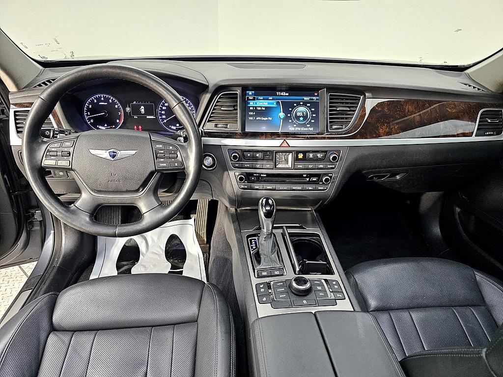 HYUNDAI Genesis - Vista 5