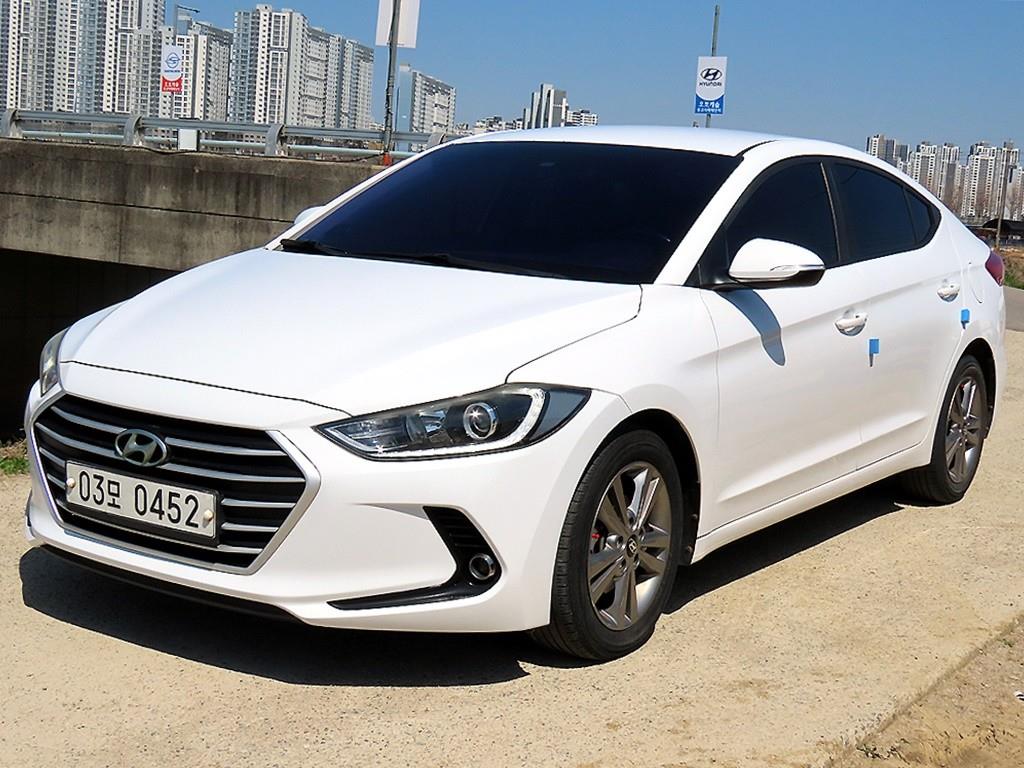 HYUNDAI Avante - Vista 2