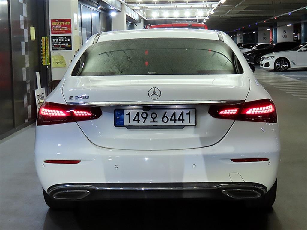 Mercedes Benz E class - Vista 5