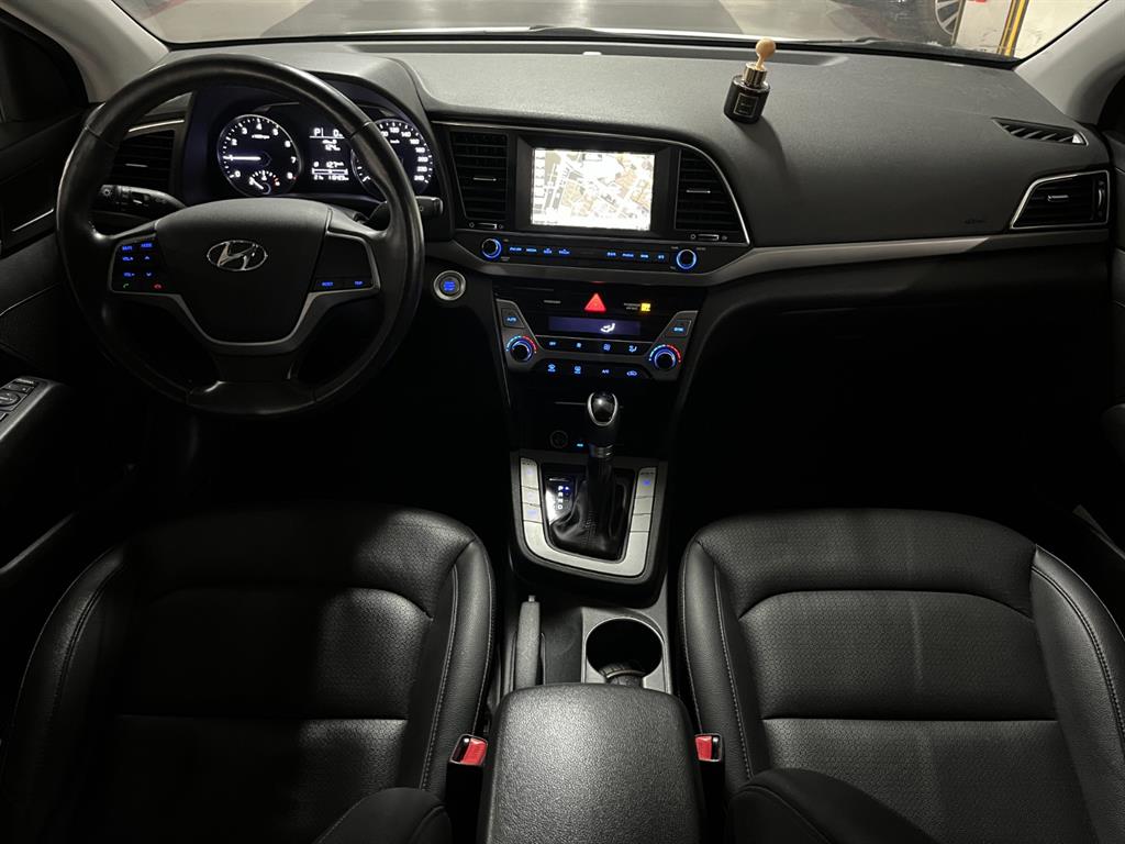 HYUNDAI Avante - Vista 8