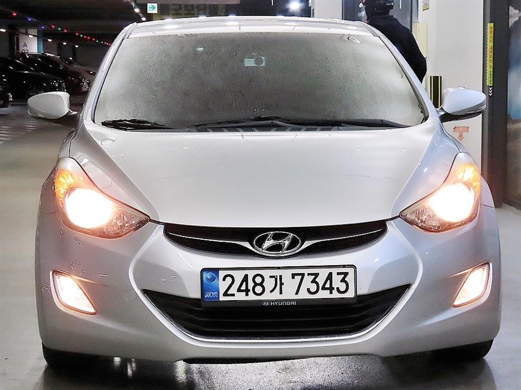 HYUNDAI Avante - Vista 2