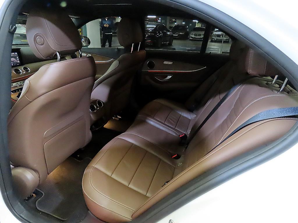 Mercedes Benz E class - Vista 7