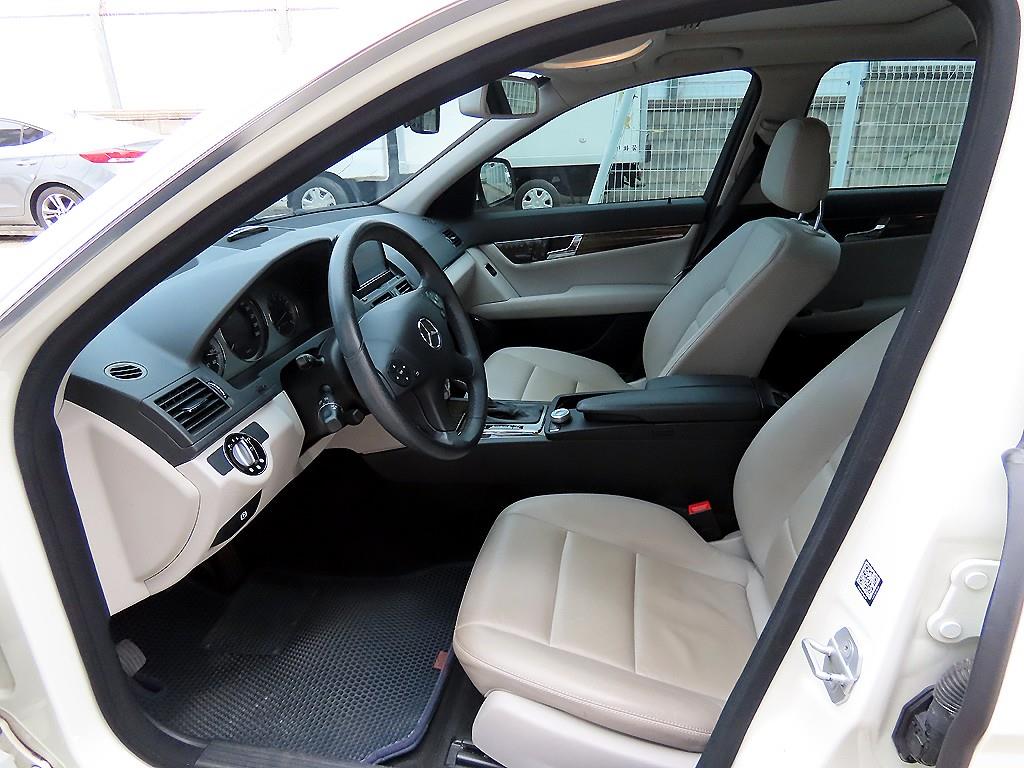 Mercedes Benz C Class - Vista 5