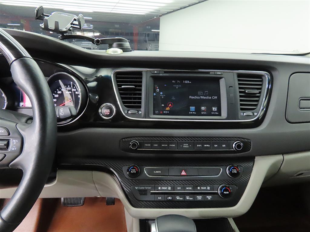 KIA Carnival - Vista 10