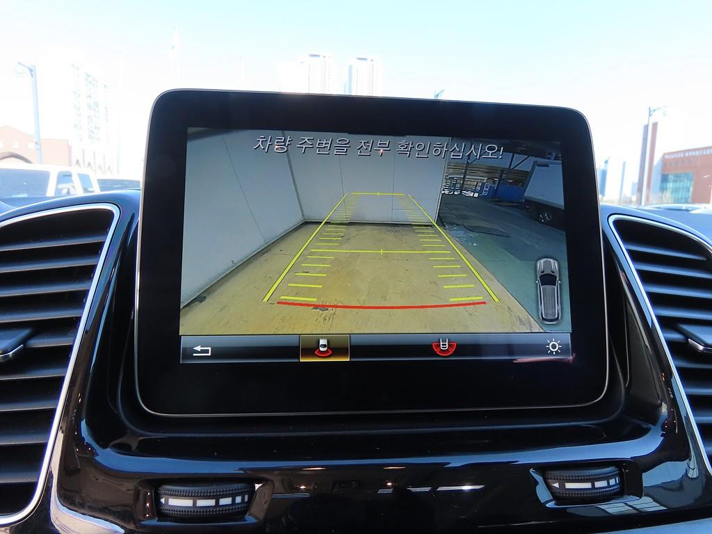 Mercedes Benz GLE Class - Vista 11