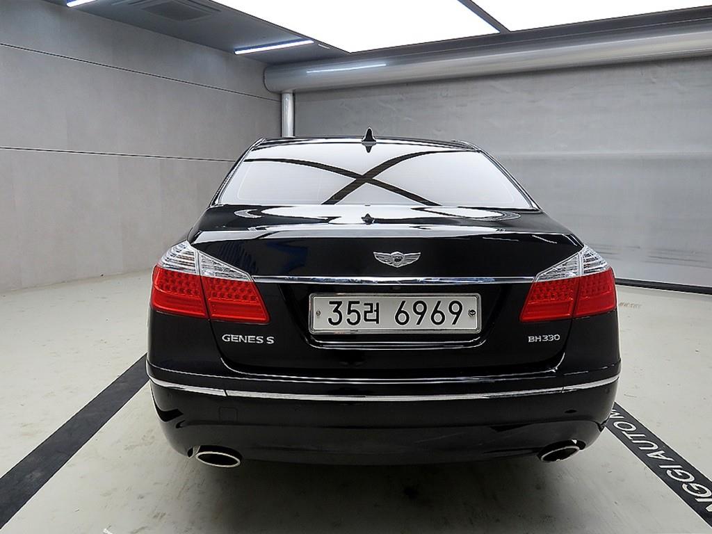 HYUNDAI Genesis - Vista 3