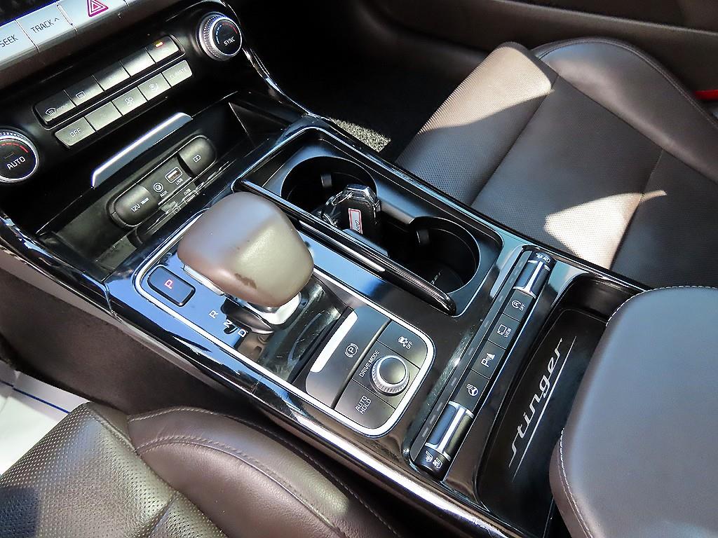 KIA Stinger - Vista 11