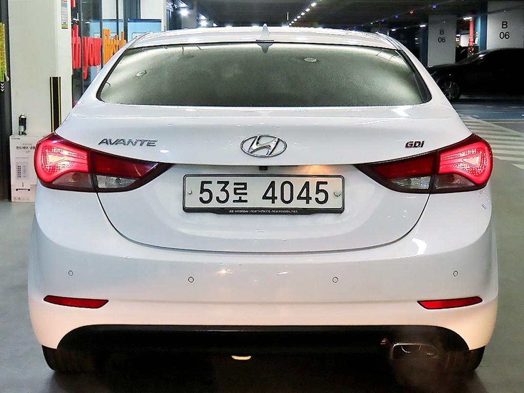 HYUNDAI Avante - Vista 5