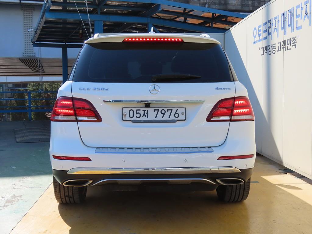 Mercedes Benz GLE Class - Vista 4