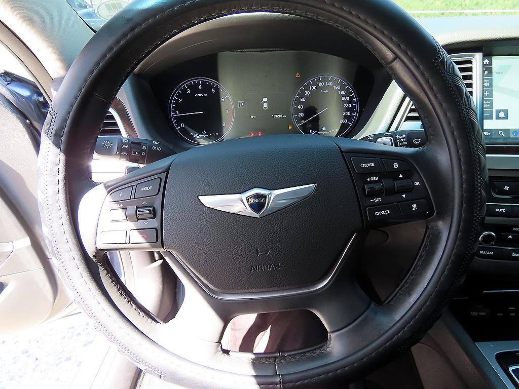 HYUNDAI Genesis - Vista 8