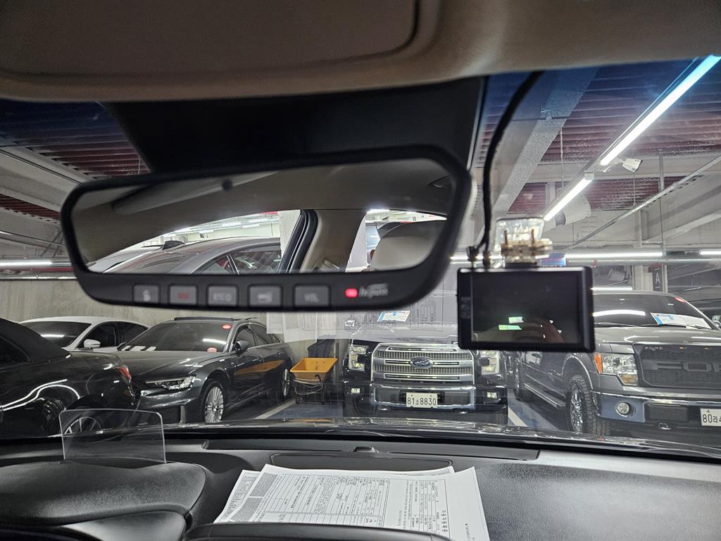 HYUNDAI Kona - Vista 10