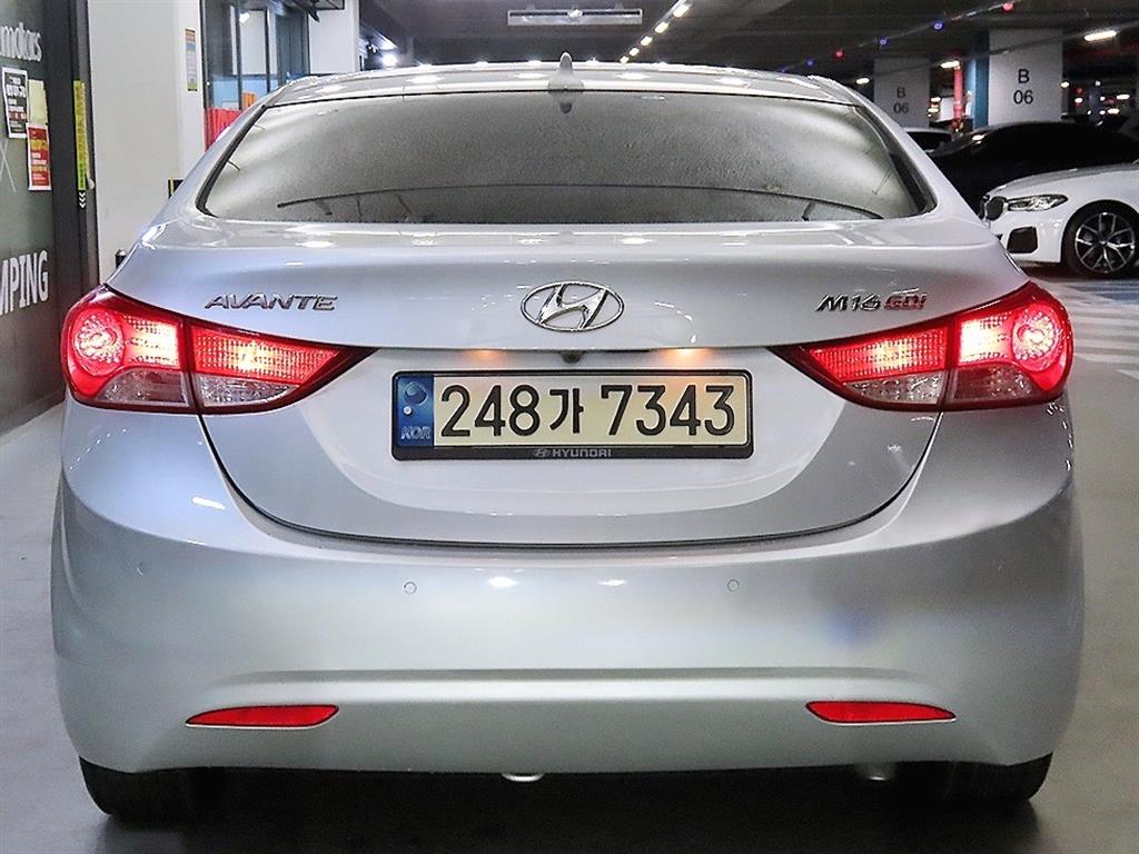 HYUNDAI Avante - Vista 5